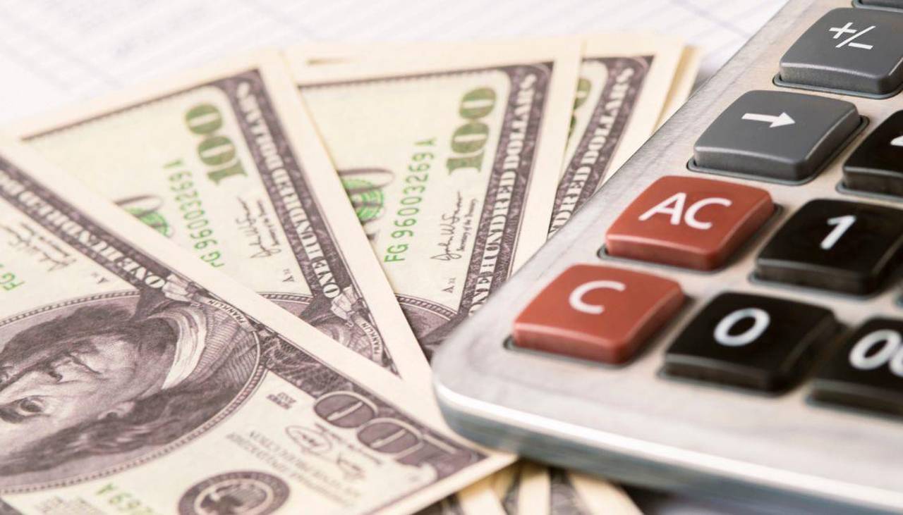En este inicio de semana, ¿a cuánto se cotiza el dólar referencial y el paralelo en Bolivia?