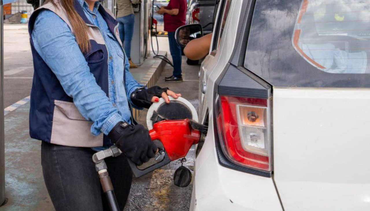 YPFB estima que en cuatro días disminuirán las filas y dice que están cumpliendo con pagos a proveedores de combustible