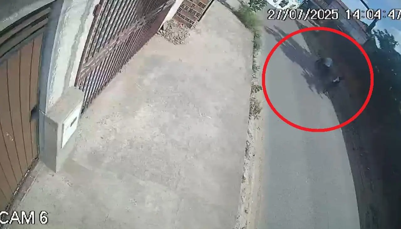 Atracos en distintas zonas cruceñas quedan grabados y son protagonizados por delincuentes en motos