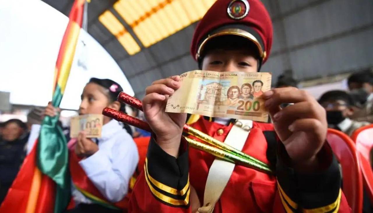 Juancito Pinto: Restricción de cobro por terminación del carnet de identidad será solo para ciudades capitales y El Alto