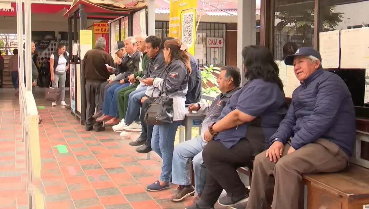 Trabajadores de Salud llegan a un acuerdo para el pago del bono de vacunación con la Gobernación de Cochabamba