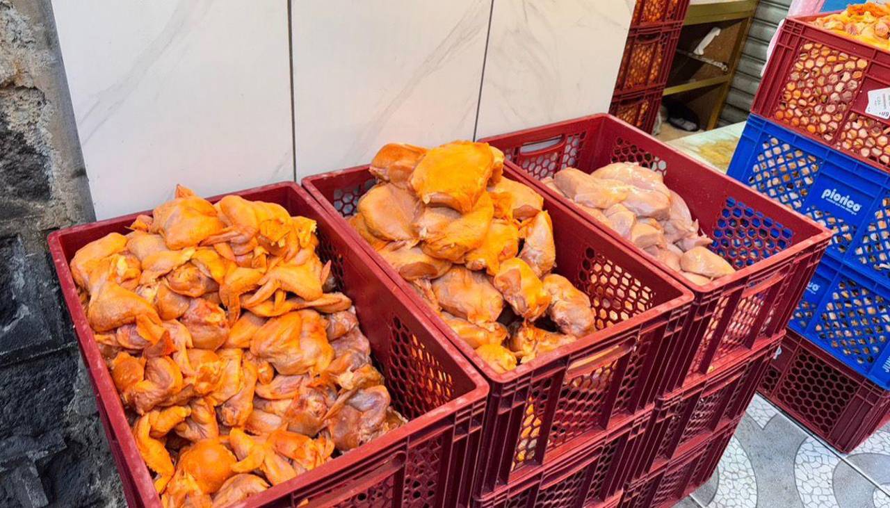 Este lunes, el precio del kilo de pollo ronda entre los Bs 16 y Bs 18 en mercados del eje central