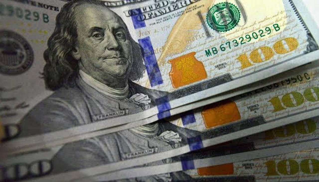 El dólar oficial se cotiza en Bs 11 para este fin de semana y lunes tras subida de 99 centavos