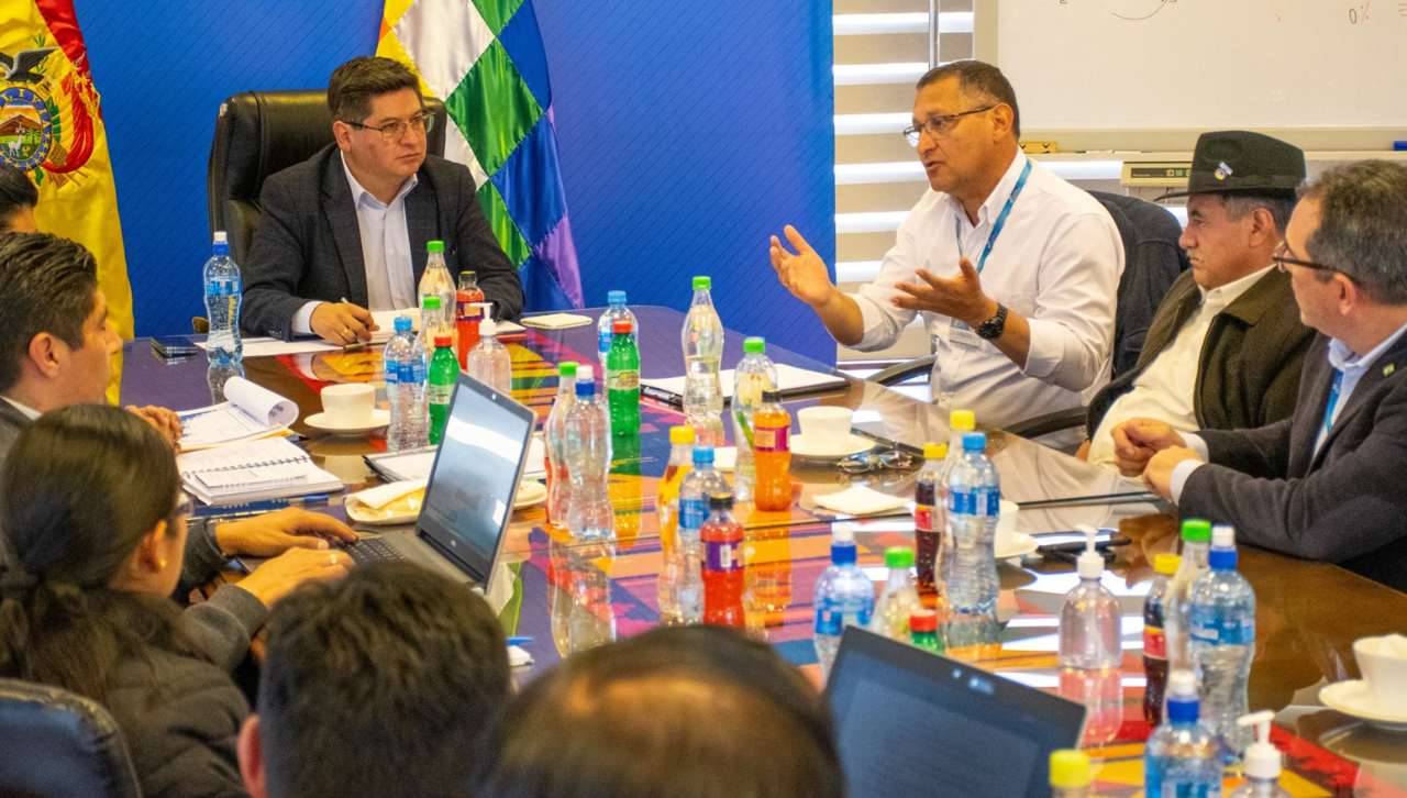Ministro de Economía se reunió con cuatro gobernadores para abordar políticas de agilización en asuntos financieros