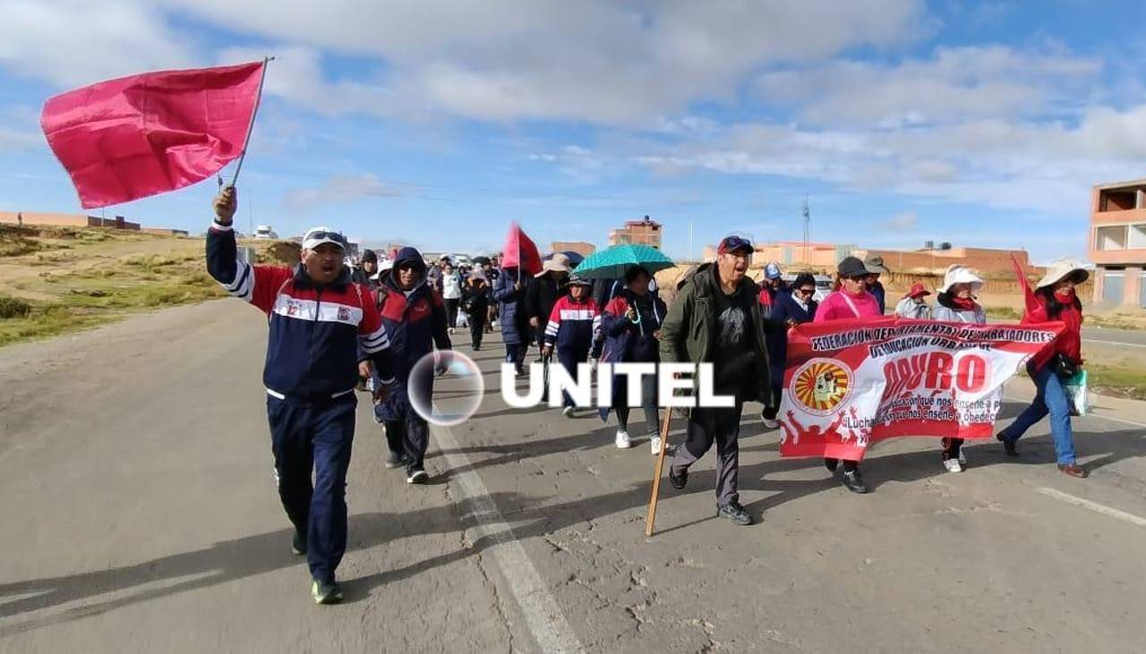Los maestros emprenden la recta final de su marcha y se dirigen a El Alto para sumarse al cabildo de la COB
