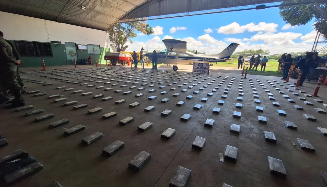 Santa Cruz: Incautan casi media tonelada de cocaína en una caleta ubicada en San Matías