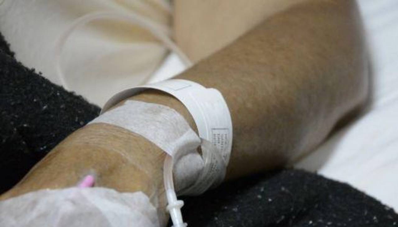El joven con un cuchillo clavado en la cabeza estudia enfermería y su familia pide justicia