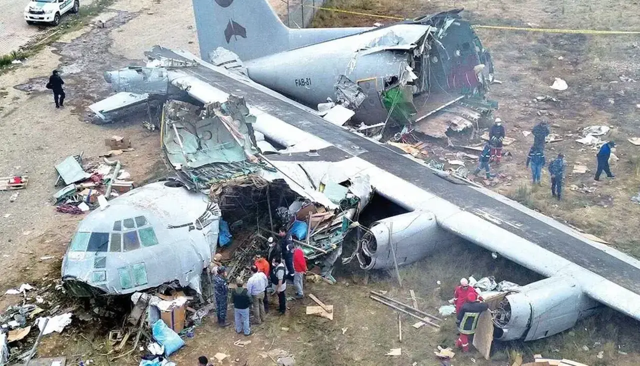 Accidente aéreo en El Alto: Justicia concede cesación a la detención preventiva del piloto, reporta abogado