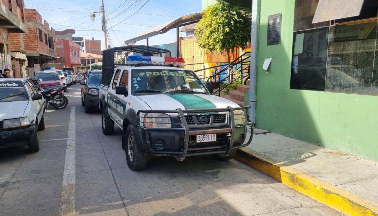 Sujeto agredió a su expareja e intentó apuñalarla tras irrumpir en su vivienda