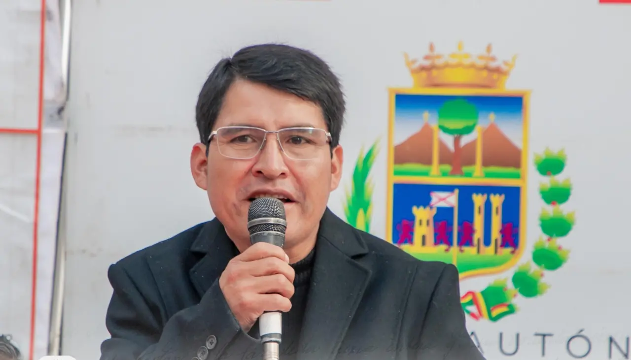 Condori tiene una leve mejoría y desde la Gobernación de Chuquisaca aclaran que accidente fue “un desliz por las gradas”