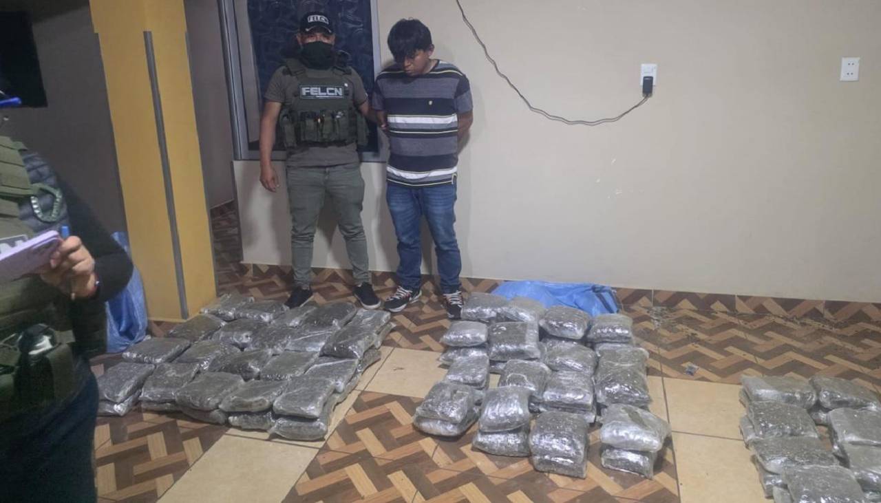 Acusados de atracar casa de cambio tenían en su poder más de 100 ladrillos de marihuana, según la Policía