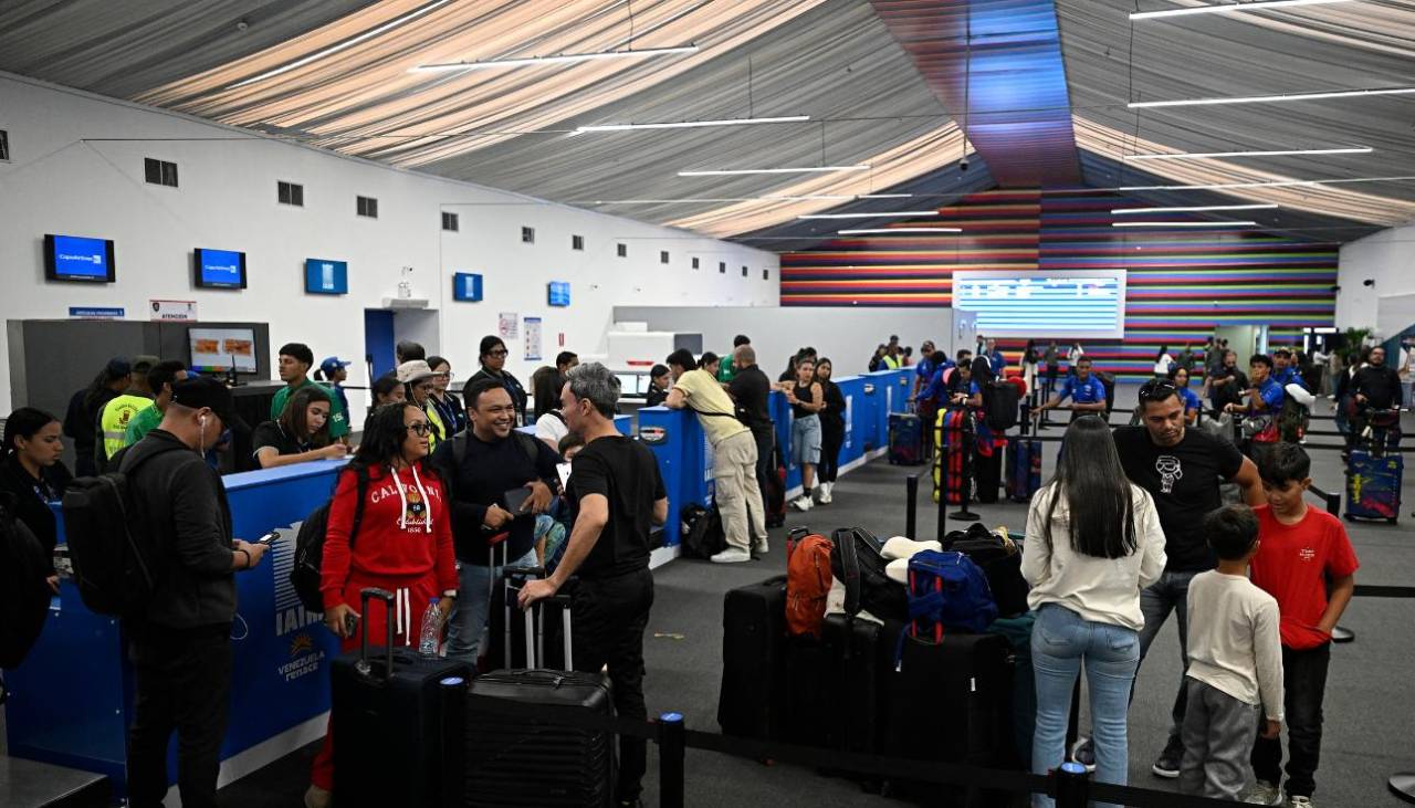 Aeropuerto de Caracas reabre tras graves daños por terremotos en Venezuela