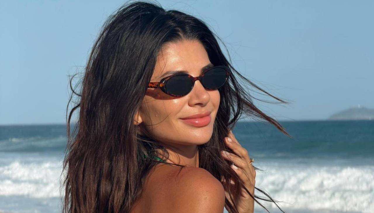 Anabel Angus enciende las redes con un bikinazo en Río de Janeiro