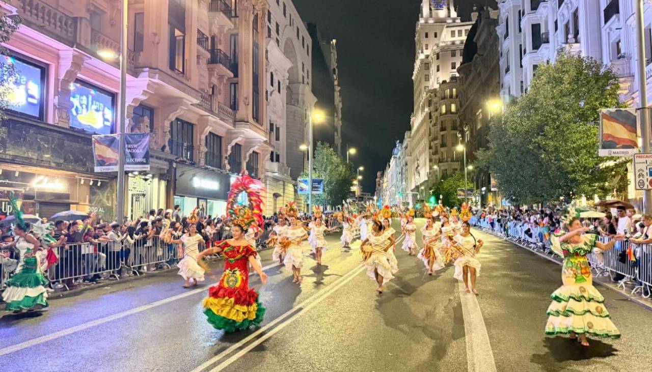 Bolivia deslumbra en Madrid: cruceños participan en la Cabalgata de la Hispanidad