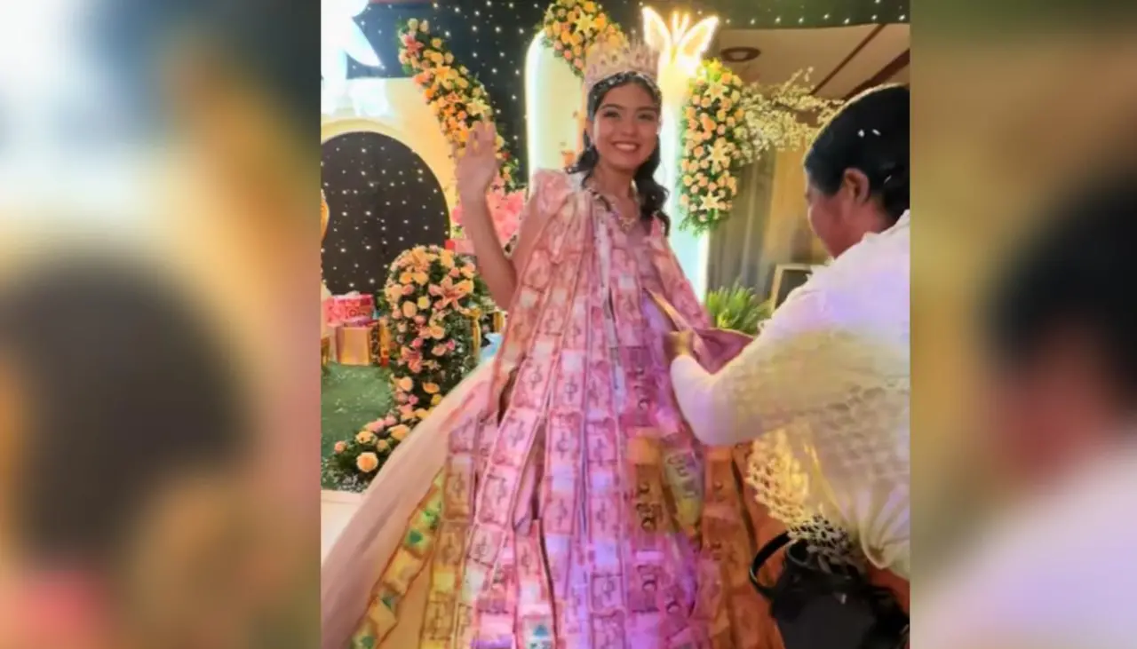 Video: Quinceañera sorprende al lucir un vestido cubierto de billetes 