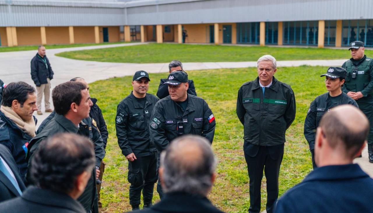 Chile traslada a 191 presos del crimen organizado a cárcel en Talca con mayor seguridad