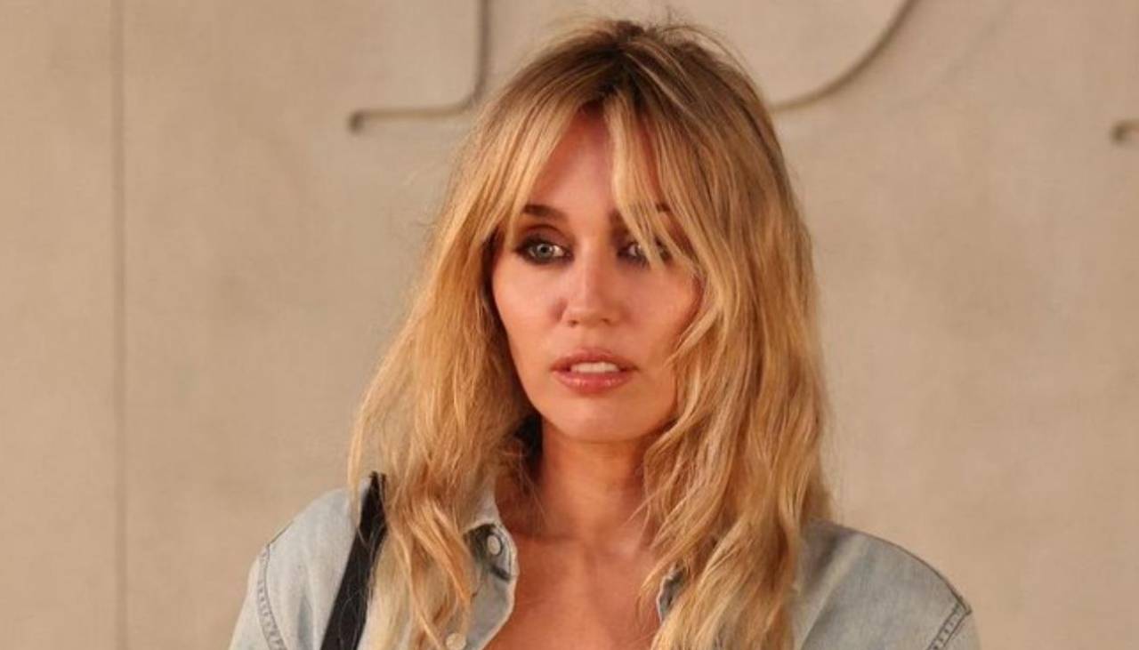 Miley Cyrus deslumbra con un look casual y glamuroso en reconocido evento 