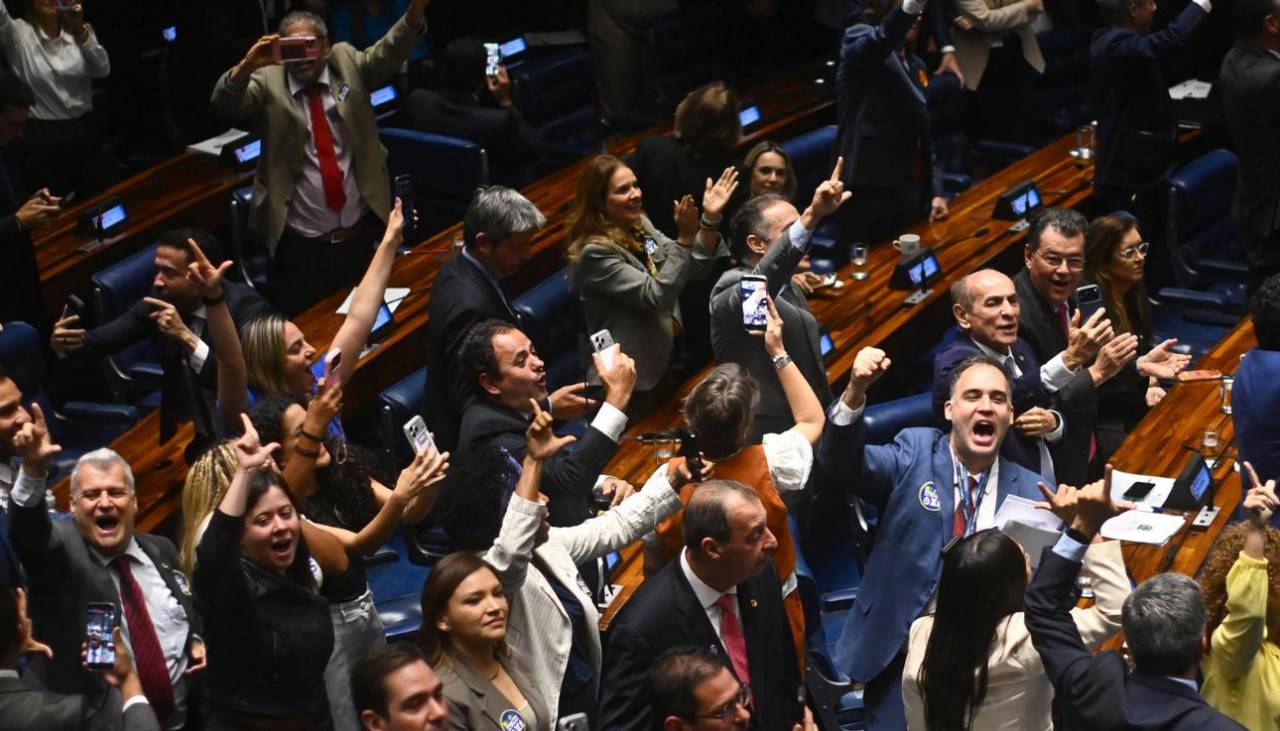 El congreso de Brasil aprueba la reducción de la semana laboral a cinco días 