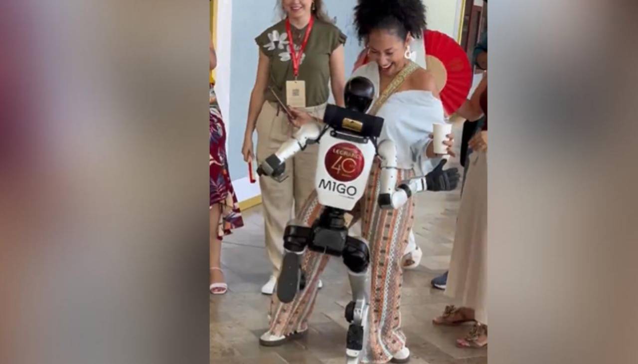 Video: Robot humanoide se roba las miradas con su baile en Colombia