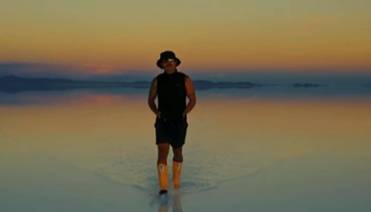Mike Bahía sorprende con fotos en el Salar de Uyuni y provoca una reacción romántica de Greeicy