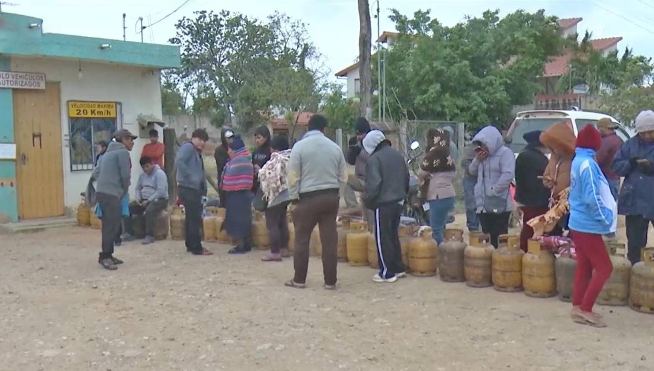 Bloqueo en San Julián: Se forman filas para abastecerse con garrafas de gas