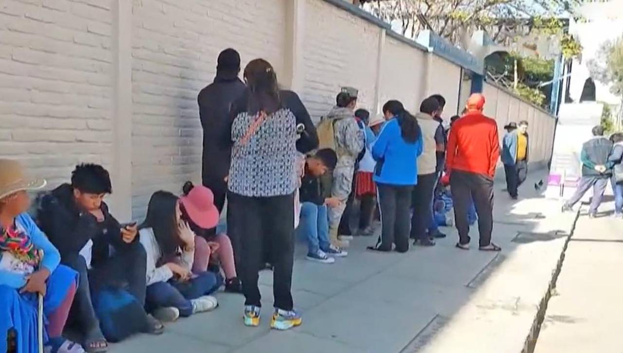 A menos de 48 horas de concluir el empadronamiento, se registran largas filas en megacentros de Cochabamba