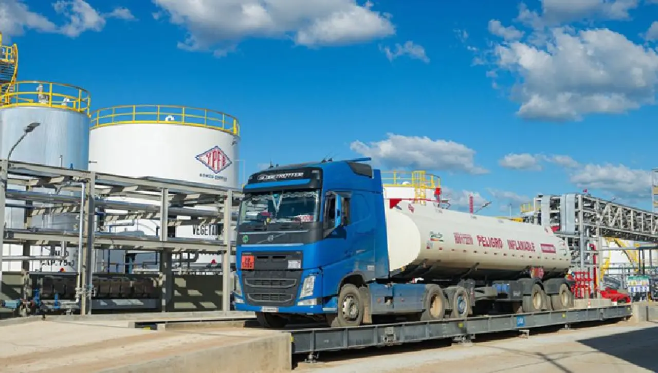 YPFB: “Aunque cobremos Bs 20 el litro, la gasolina y el diésel no se compran con bolivianos”