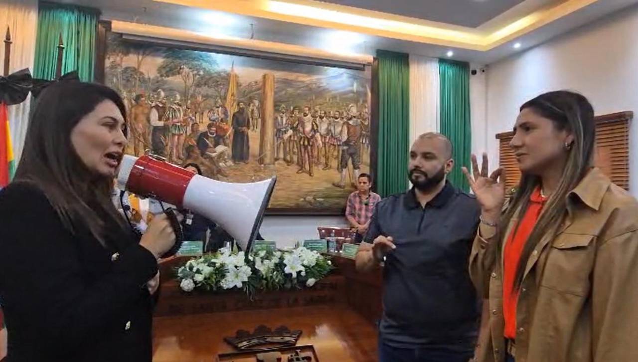 Gritos y peleas en sesión Concejo Cruceño: UCS y el MAS dicen que hay nueva directiva, la oposición lo rechaza
