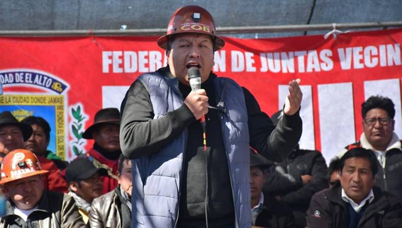 Video: Tras su reaparición en El Alto, Argollo salió escoltado y con seguridad del cabildo