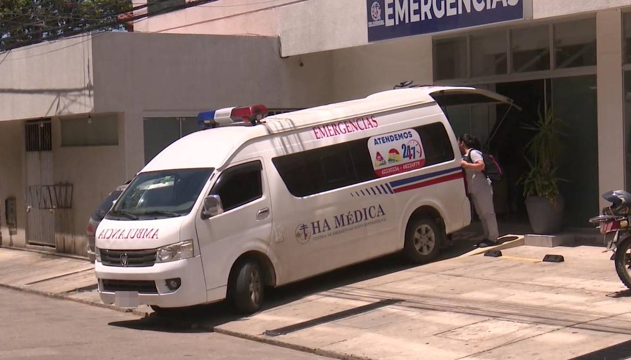 “Cuánto quisiera llevármelo a un hospital pero no hay espacio”: el papá del joven que cayó del micro en un asalto pide ayuda