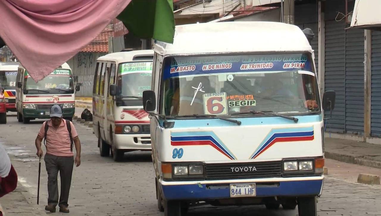 Atención Santa Cruz: Dirigencia de micreros confirma que no saldrán a trabajar este lunes