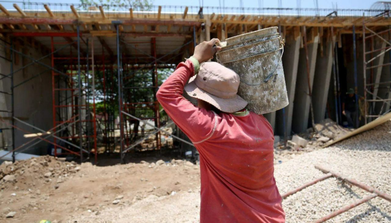 Albañil cae de escalera cuando realizaba trabajos en una vivienda y queda inconsciente