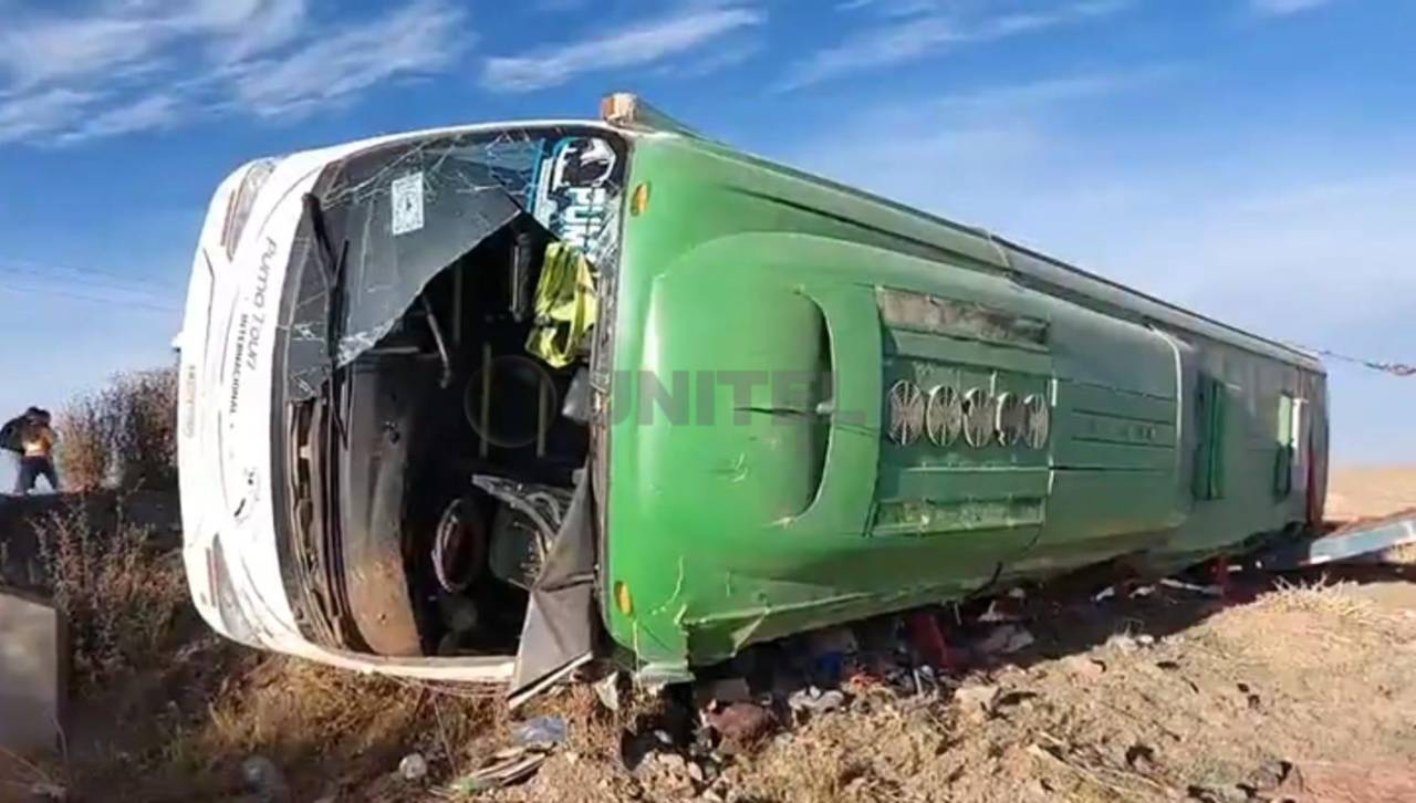 “El bus se deslizó 100 metros”: Fiscalía revela la grave situación en la que encontraron a los fallecidos en la ruta Oruro-Chile