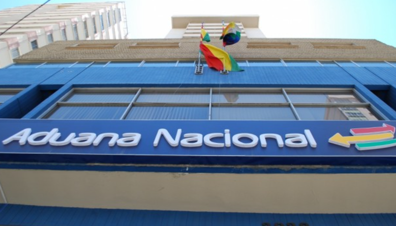 Aduana instruye investigación de procedimientos de control en Viru Viru, tras hallazgo de droga en maletas