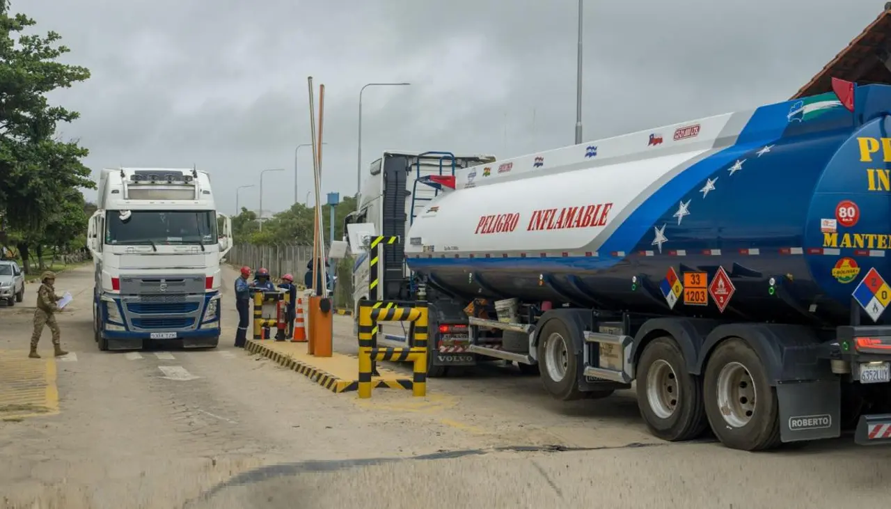 En casi un mes, el Gobierno destinó cerca de Bs 2.650 millones para pago de combustibles