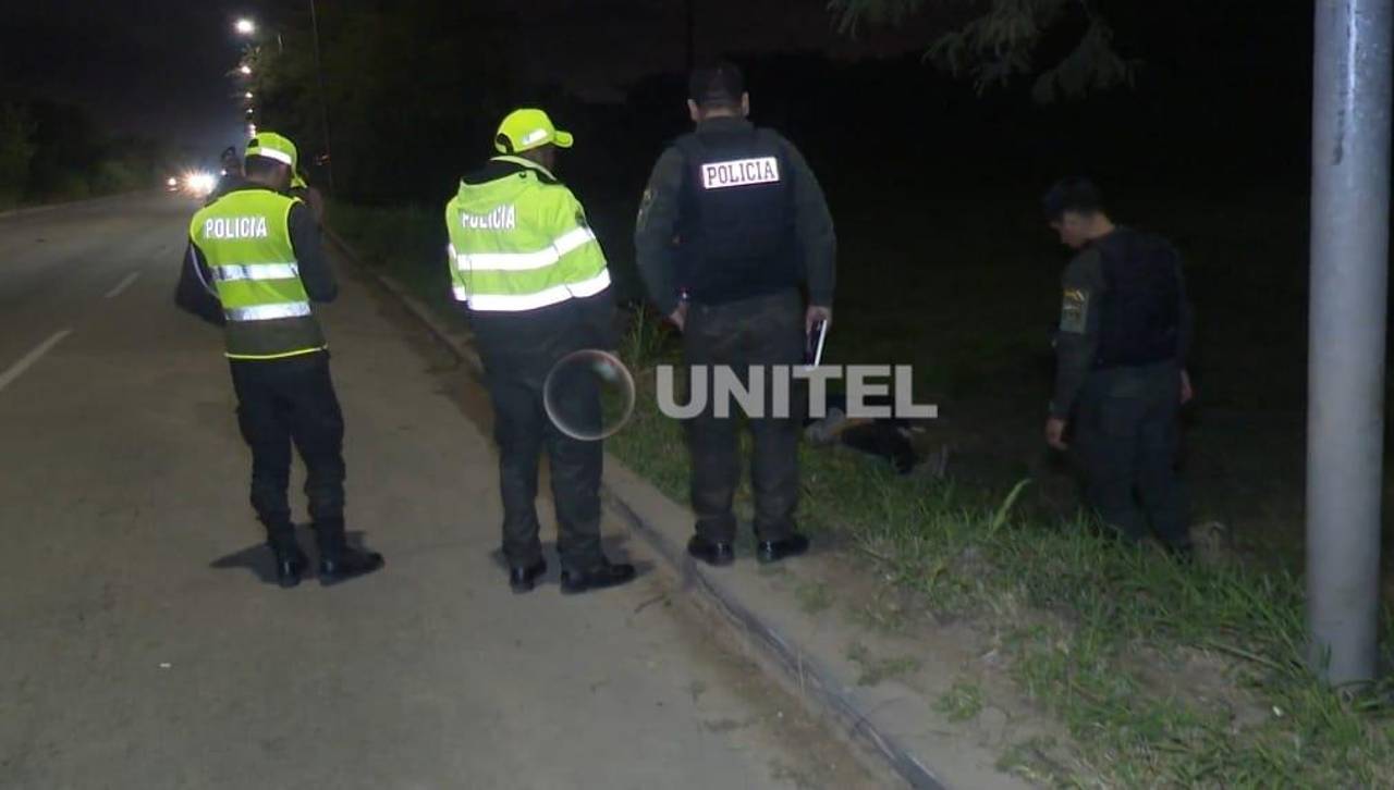 Un motociclista muere tras perder el control y chocar contra el cordón de una avenida en Santa Cruz de la Sierra