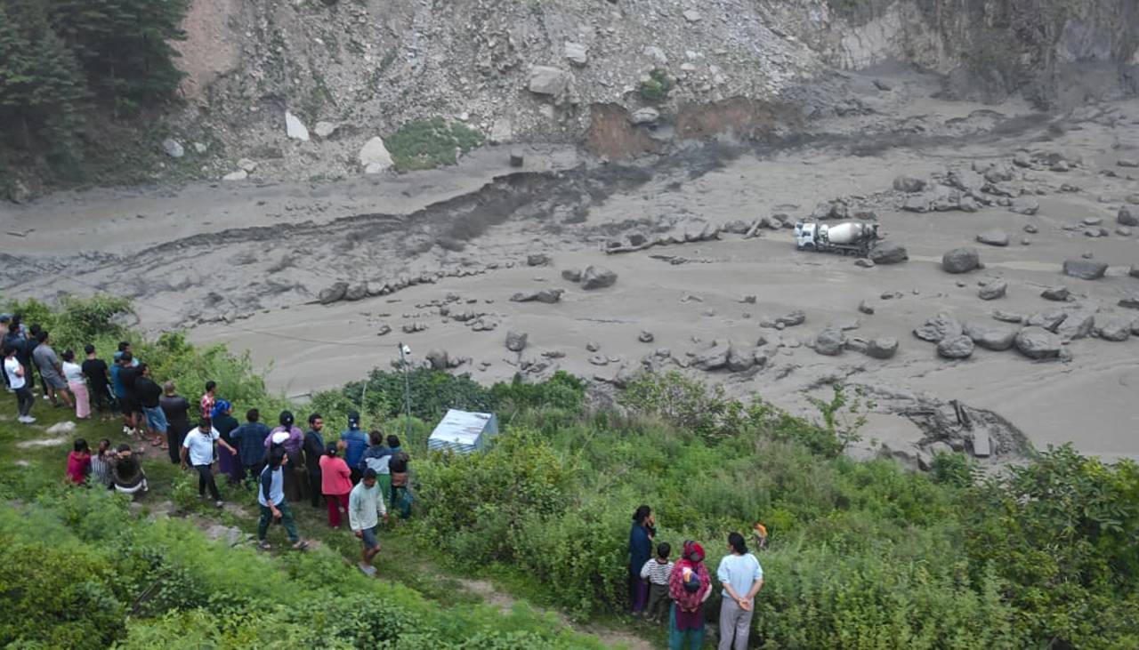 Un deslizamiento de tierra deja 18 desaparecidos en la frontera entre China y Nepal