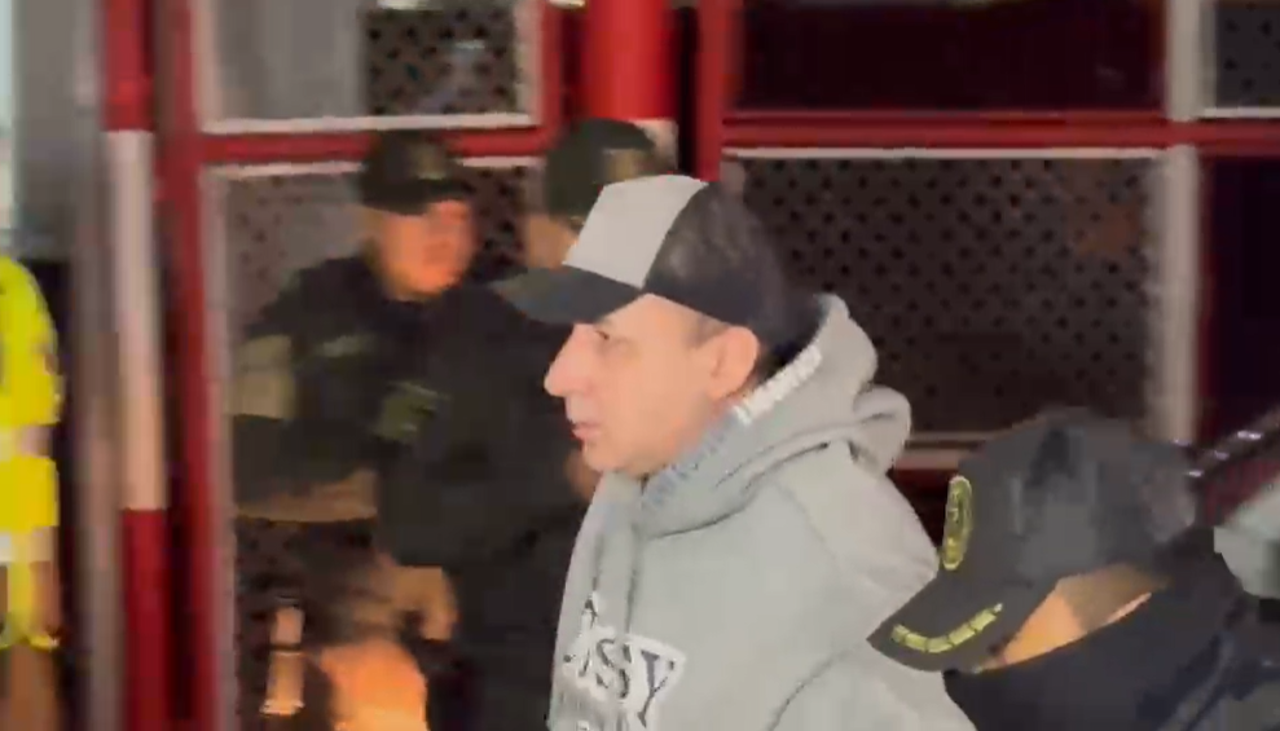 Fernando Cerimedo es trasladado desde Santa Cruz a La Paz para cumplir detención en Chonchocoro