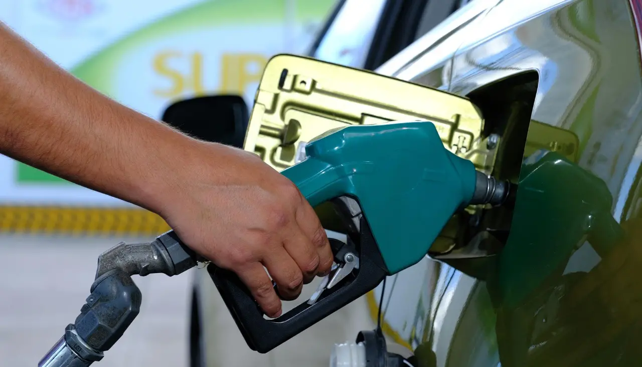 “No hay discriminación” y distribución de combustible es según programación, dicen desde YPFB tras denuncia de Asosur