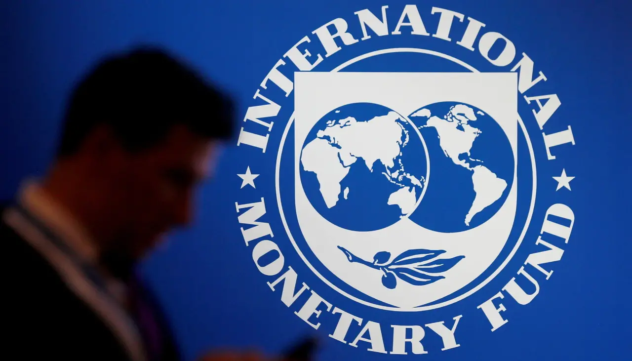 FMI insta a Bolivia a actuar: El agotamiento de reservas exige un cambio de política monetaria