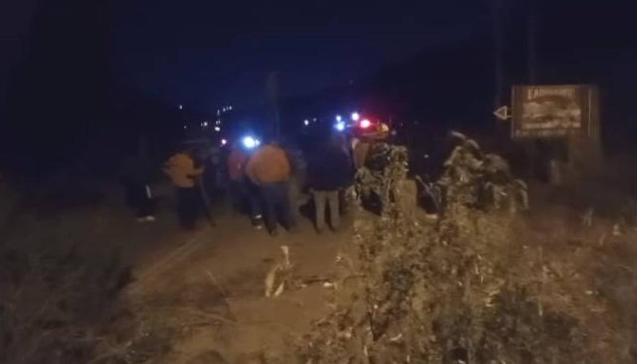 Pobladores desbloquean la carretera que conecta Sucre con Yotala