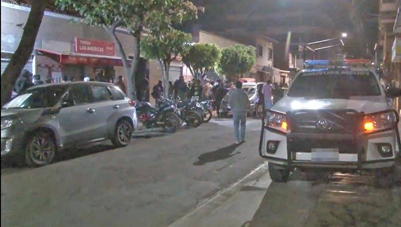 Desalojan a personas de locales nocturnos y licorerías que infringían el auto de buen gobierno