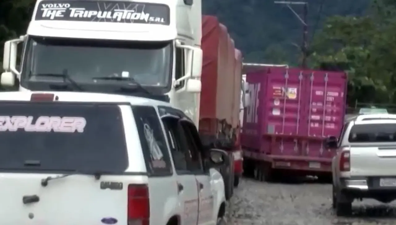 Transportistas libres del trópico de Cochabamba anuncian bloqueo departamental desde el lunes 