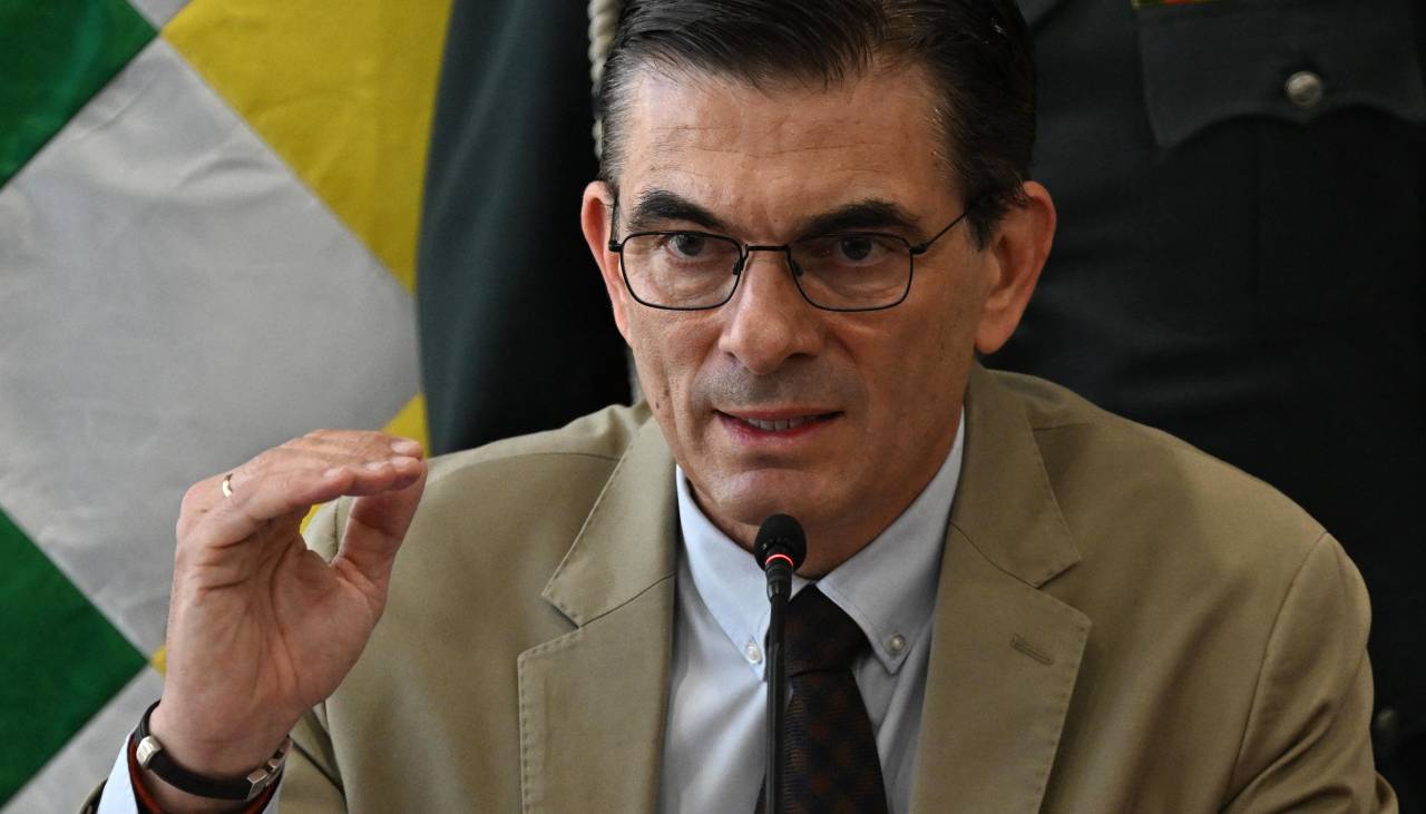 Fijan para este martes la audiencia por el decreto que permite a Paz gobernar desde el exterior, según abogado