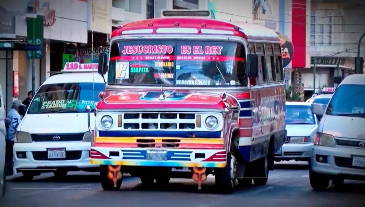 Solo el 15% del transporte público de Cochabamba está operando debido a la falta de diésel