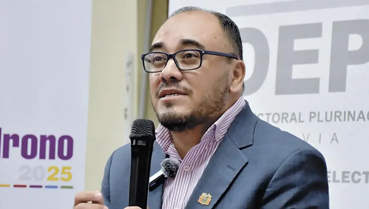 El vocal Gustavo Ávila es el nuevo presidente del TSE y Ximena Camacho es elegida vicepresidenta