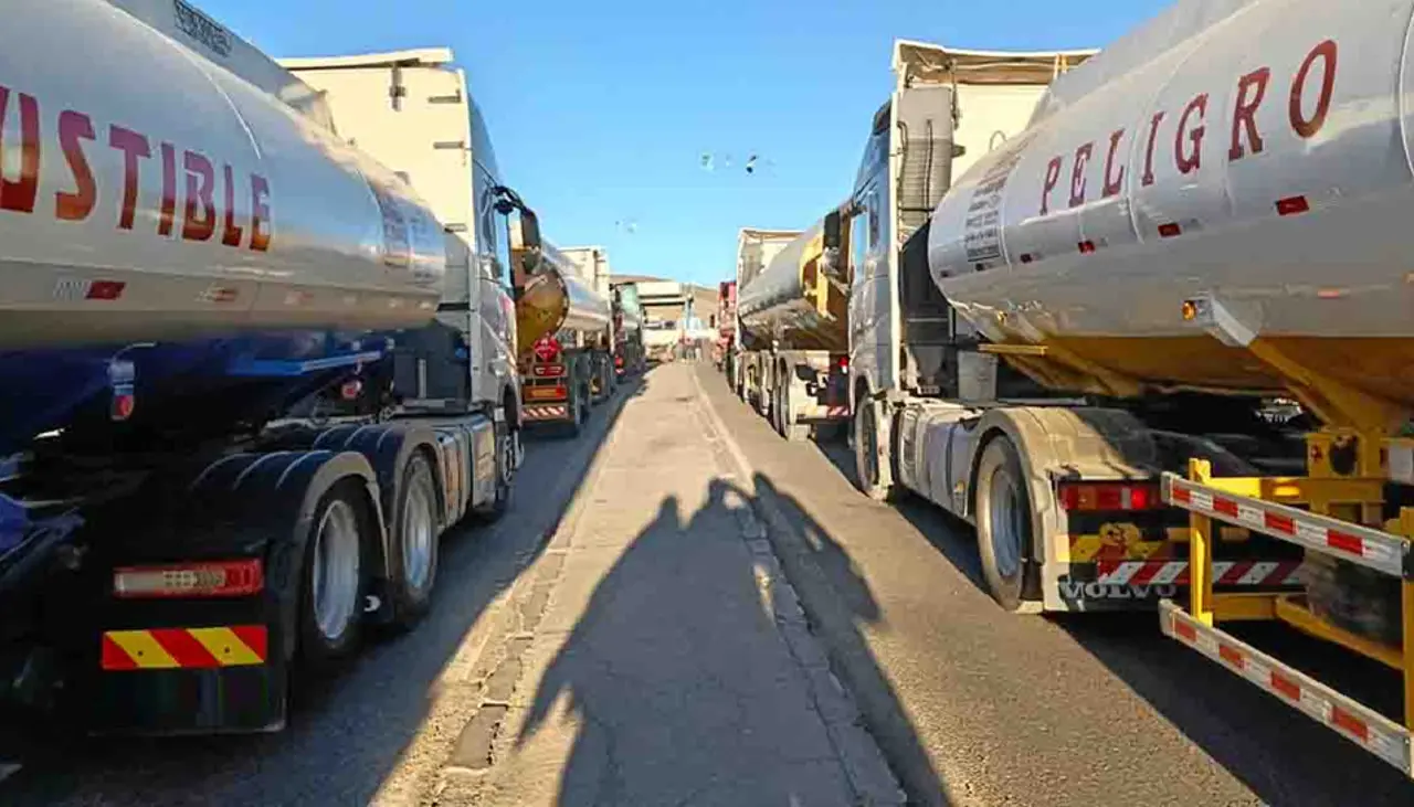 Gobierno anuncia que suprimirá restricciones que impedían la importación de combustibles