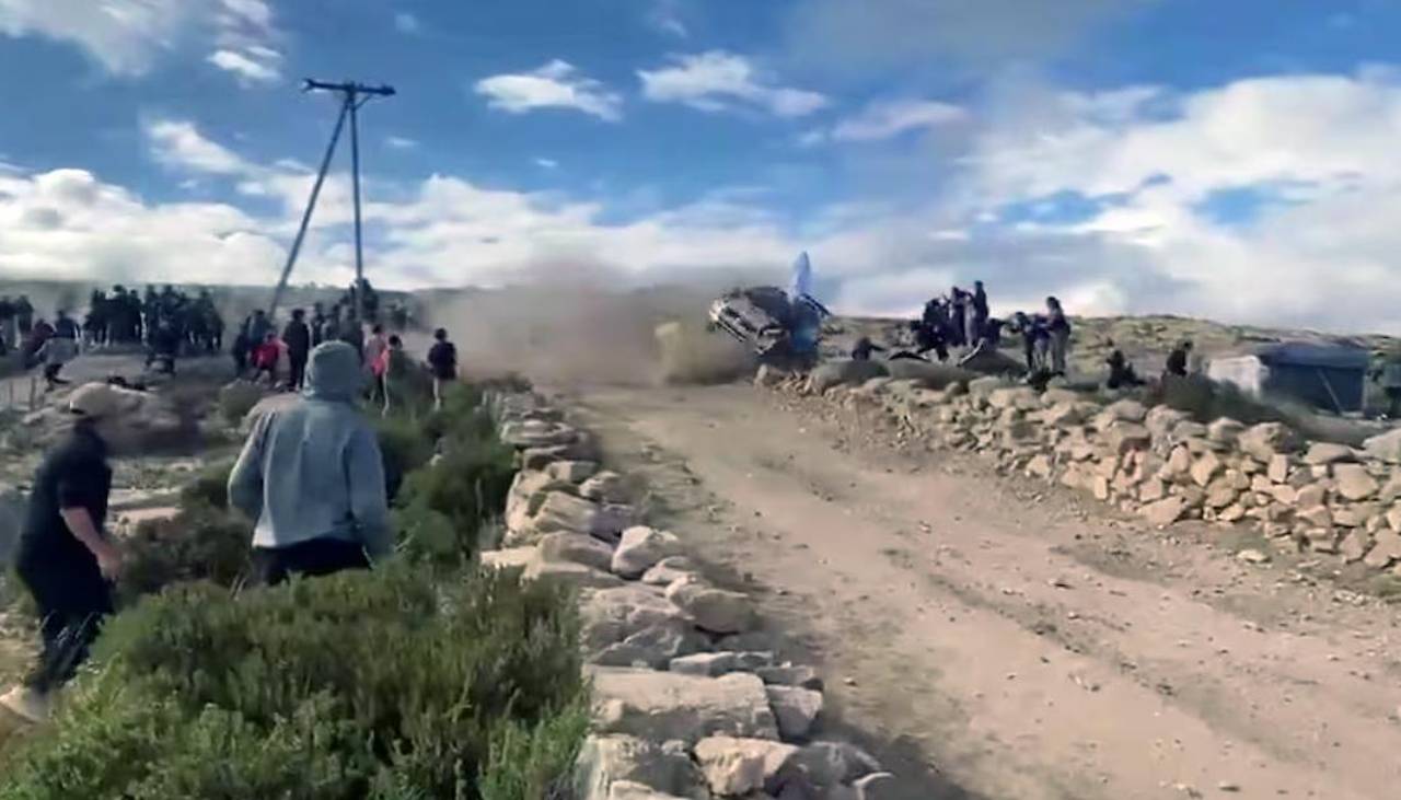 Imágenes sensibles: Un espectador muere tras un accidente en un rally en Argentina 