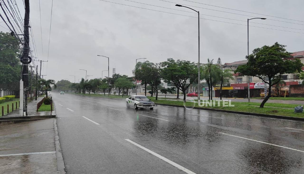 Una intensa lluvia se registra en Santa Cruz este domingo, ¿hasta cuándo se extenderá?