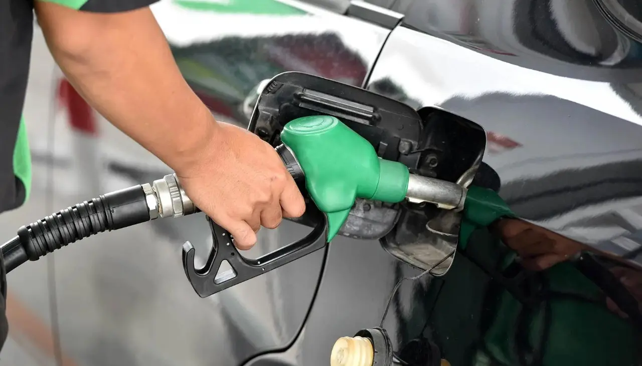 Hay más de 71 empresas registradas para importar combustible, según el Gobierno